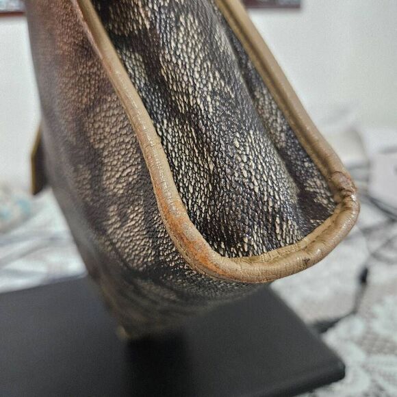 Yves Saint Laurent pouch - Picture 9 of 12